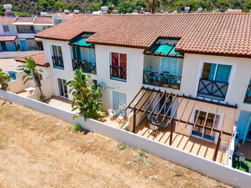 Kate's Latchi Beachfront Studio Apartment 1 By Ezoria