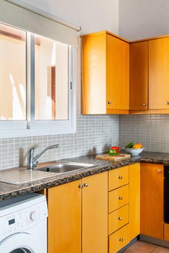 Kate's Latchi Beachfront Apartment 104 By Ezoria