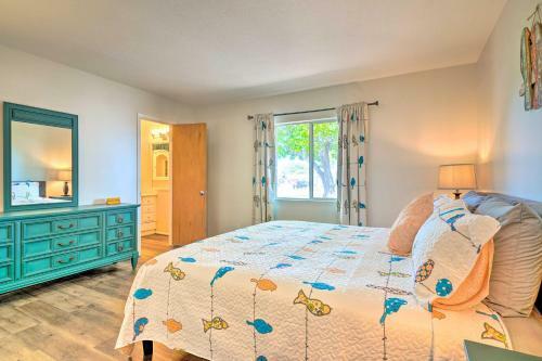 Vibrant Family Home With Grill, Walk Downtown!
