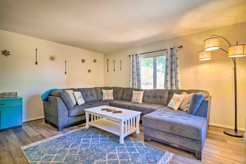 Vibrant Family Home With Grill, Walk Downtown!