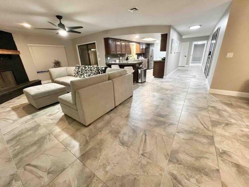 Lake Retreat - Vacation Home By The Golf Course