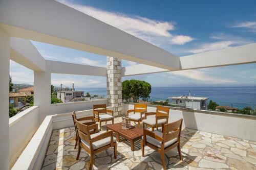 Villa Bay's Balcony Verga