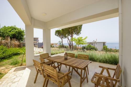 Villa Bay's Balcony Verga