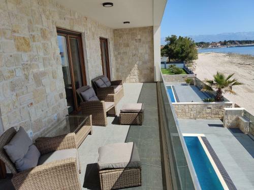 Best Villa Vir