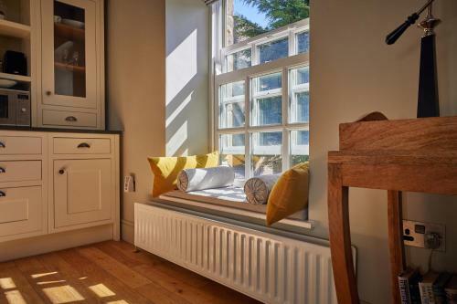 Pope Lodge: Stunning Stone Coach House Conversion