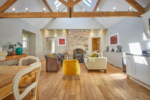 Pope Lodge: Stunning Stone Coach House Conversion
