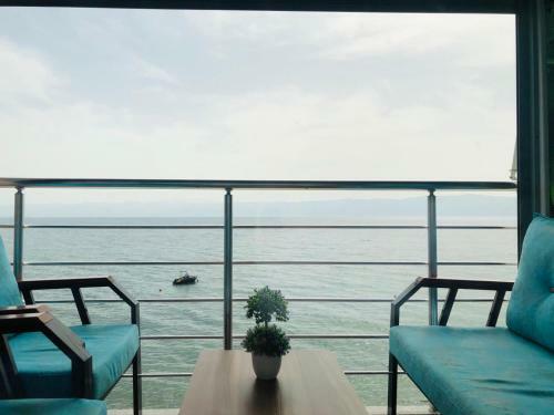 Sunrise Beach Deluxe Apartment