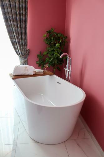 Hostal 100 Boutique Living