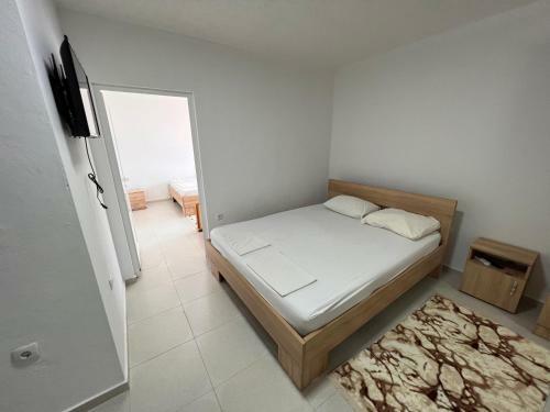 Brona Apartments