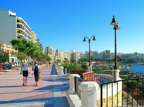 Splendid 2br Apartment In Central St Julians
