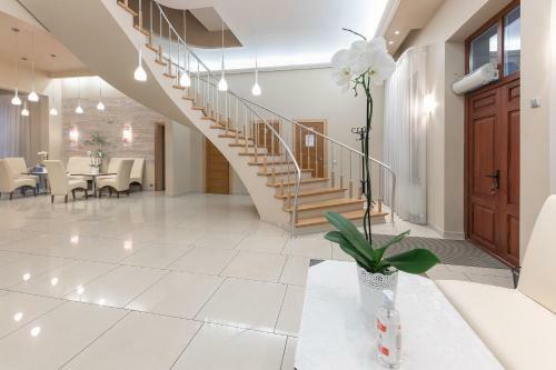 Hostal Valensija Studio Apartment Hotel