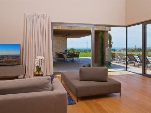 Enticing Holiday Home In Brtonigla With Jacuzzi