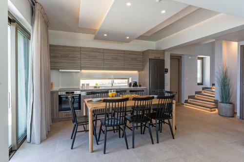 Luxurious Villa Aqua - With 2 Heated Pools