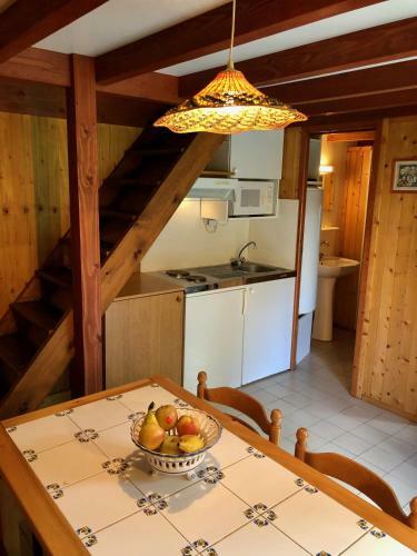 Chalets Dans La Parc D'un Manoir Du Xix�me Si�cle