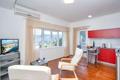 Apartment With Stunning View!