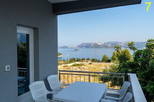 Apartment With Stunning View!