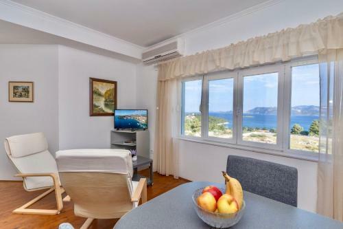 Apartment With Stunning View!