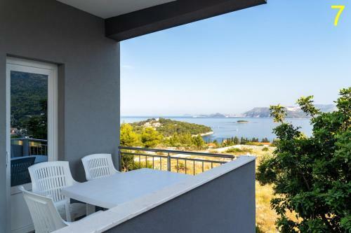 Apartment With Stunning View!