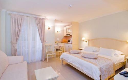 Hostal Apartments And Rooms Beachfront Luxury Condos