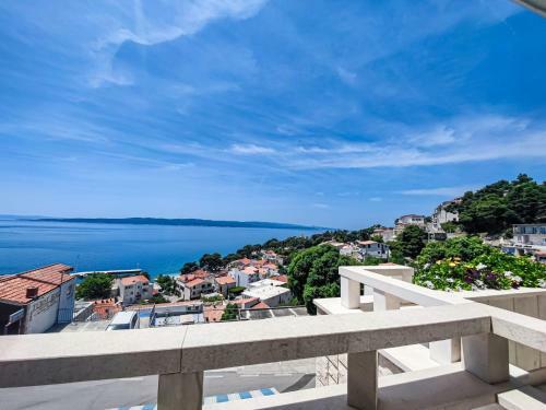 Apartment With Sea View And Free Parking