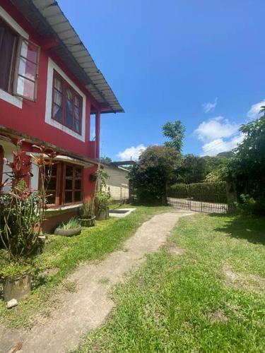 Agradable Casa De Dos Pisos En El Valle De Ant�n