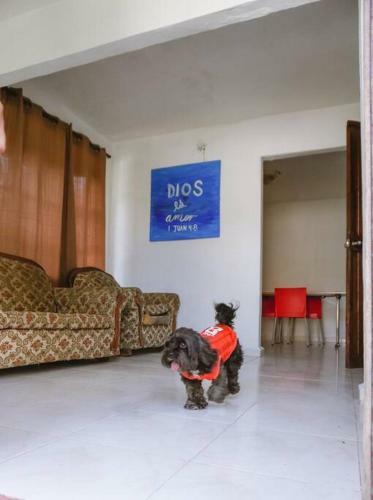 Agradable Casa De Dos Pisos En El Valle De Ant�n