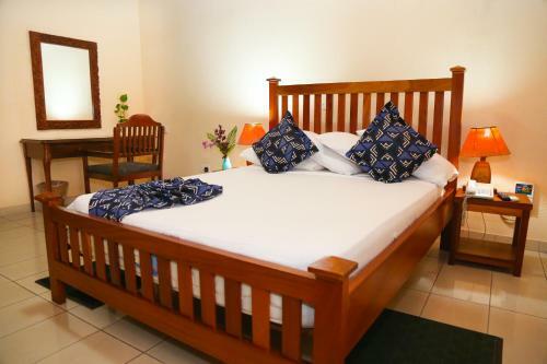 Coconut Grove Regency Hotel