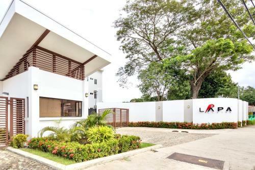 Bright & Airy 2br Condo Minutes From Jaco Beach