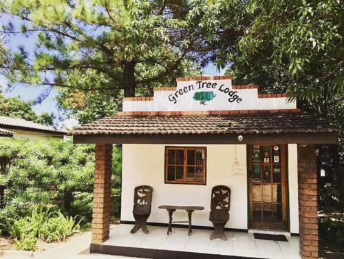Hostal Green Tree Lodge