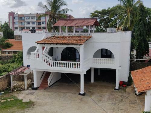 Nyali 1st Ave 2 Bedroom Villa With Pool, Wifi, Parking