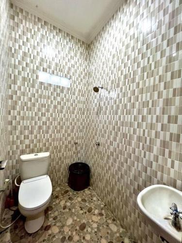 Three Bedrooms House Djanuraga House 5