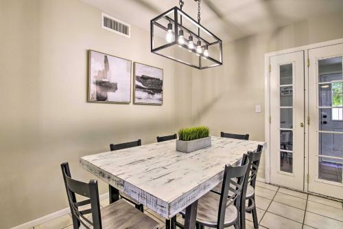 Modern Peoria Home Large Yard, Grill, Games!