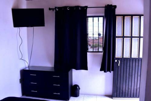 Apartamento Habitaciones Privadas, Cocina Y Cochera Gratis