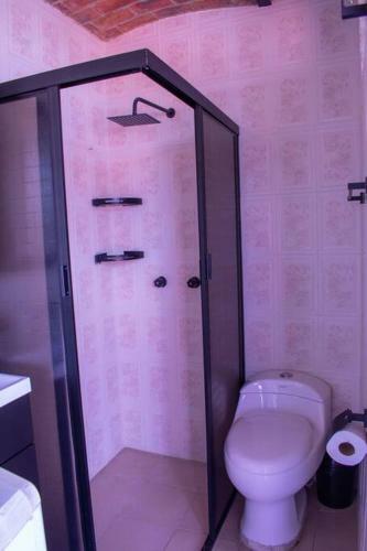 Apartamento Habitaciones Privadas, Cocina Y Cochera Gratis
