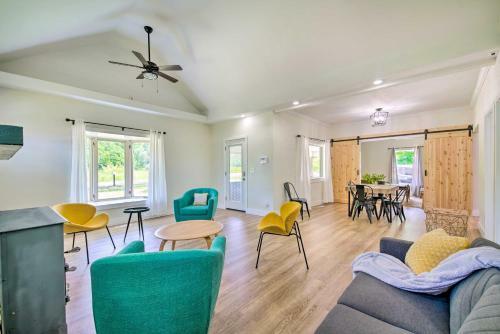 Bright Home With Fire Pit, Near Back 40 Trail!