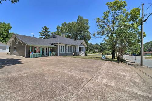 Historic Mountain Home Haven With Large Yard!