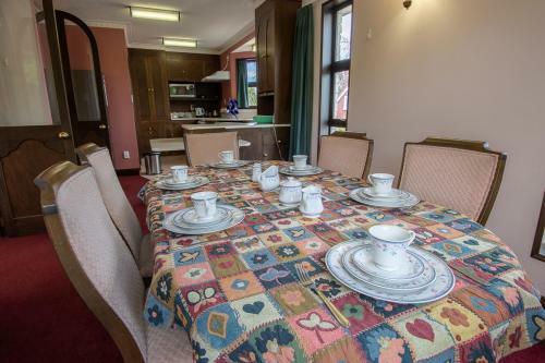 Redcliff House - Te Anau Holiday Home