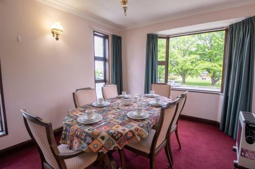 Redcliff House - Te Anau Holiday Home