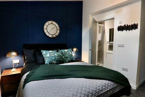 Hostal 5 Bed Home On Birdwell Road - Free Parking