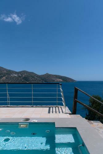 Villa Aiolos: Above The Sea, Within Agios Nikolaos