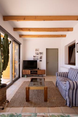 Villa Aiolos: Above The Sea, Within Agios Nikolaos