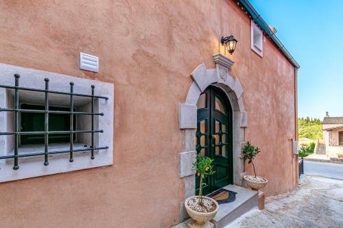 Villa The Heritage Cottage In Doukades