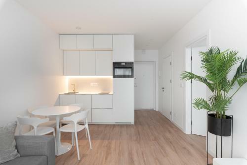 Brand New And Modern 1bdr Apartment