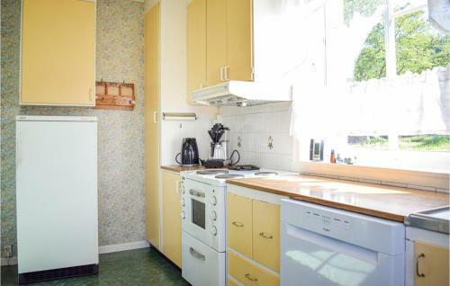 Stunning Home In Fitjar With Wifi And 5 Bedrooms