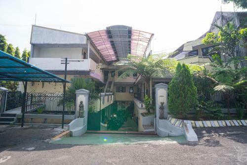 Hotel Reddoorz Near Cyber Mall