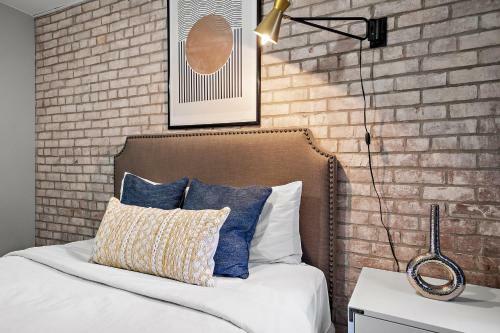 Charming Fresh 3br Apartment On Bishop St