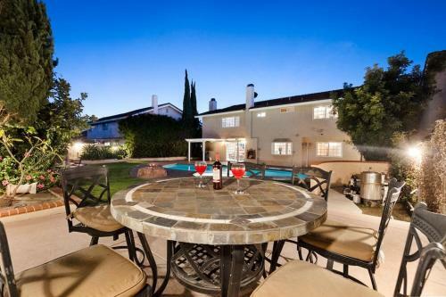 Fun Style! Swimming Pool * Hot Tub * Arcades * Game Room!