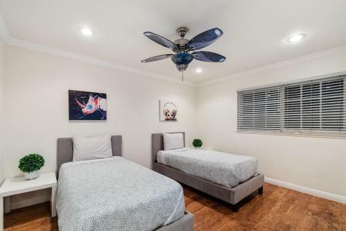 Fun Style! Swimming Pool * Hot Tub * Arcades * Game Room!