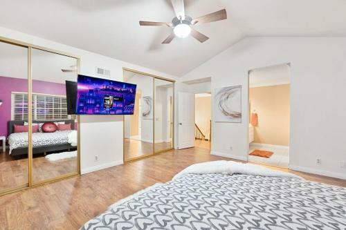 Fun Style! Swimming Pool * Hot Tub * Arcades * Game Room!