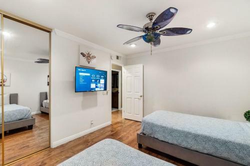 Fun Style! Swimming Pool * Hot Tub * Arcades * Game Room!